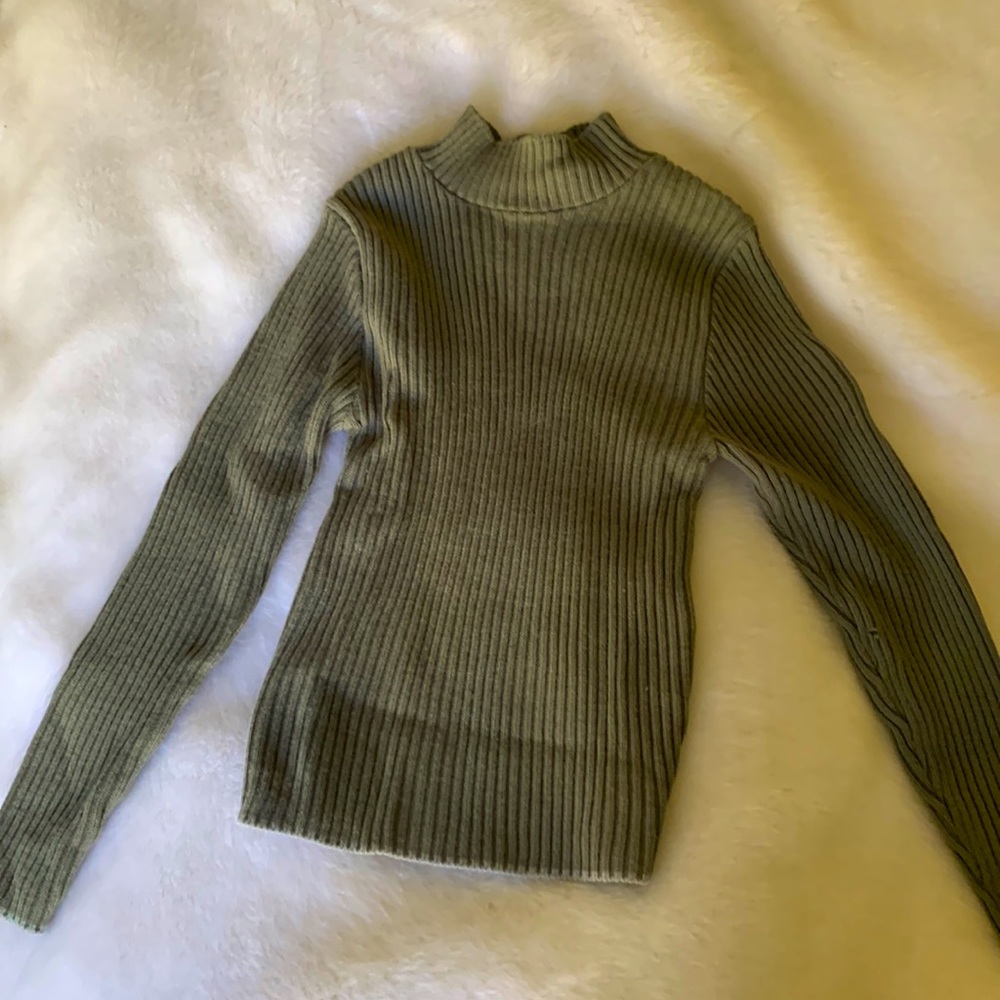 Gray turtleneck crop sweater